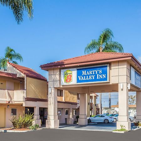 Super 8 By Wyndham Oceanside Marty'S Valley Inn Kültér fotó