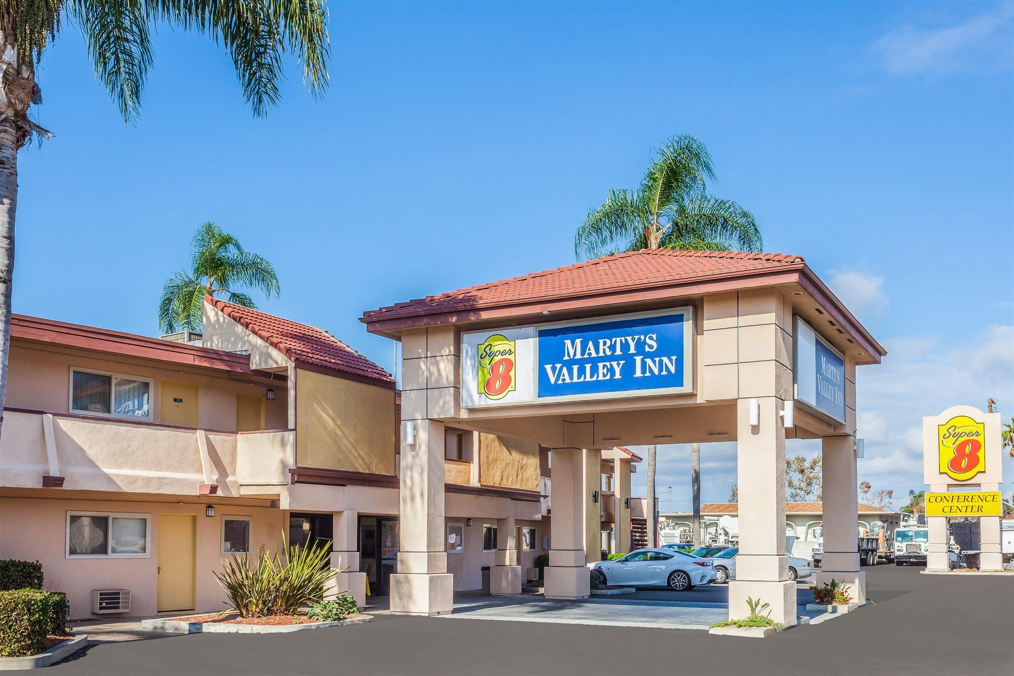 Super 8 By Wyndham Oceanside Marty'S Valley Inn Kültér fotó