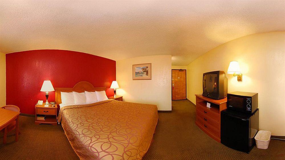 Super 8 By Wyndham Oceanside Marty'S Valley Inn Kültér fotó