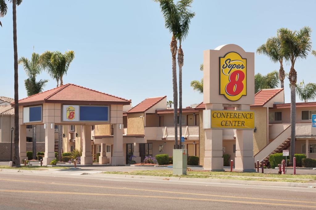 Super 8 By Wyndham Oceanside Marty'S Valley Inn Kültér fotó