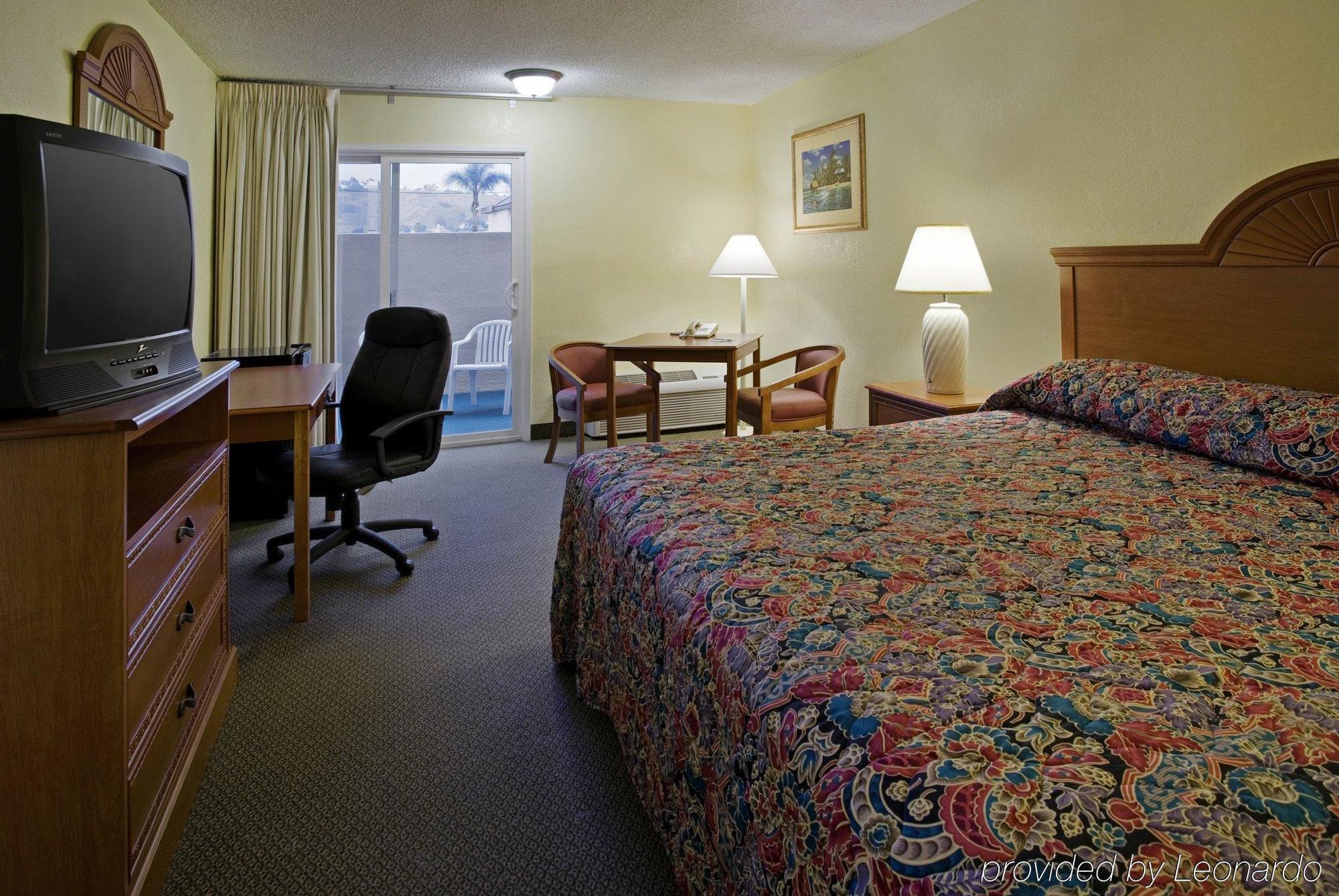 Super 8 By Wyndham Oceanside Marty'S Valley Inn Szoba fotó