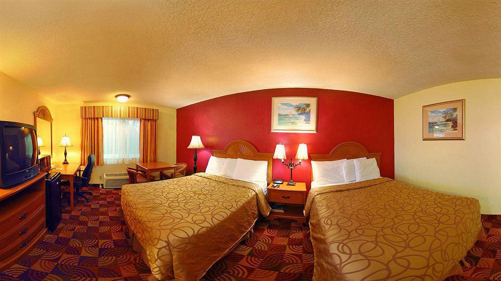Super 8 By Wyndham Oceanside Marty'S Valley Inn Kültér fotó